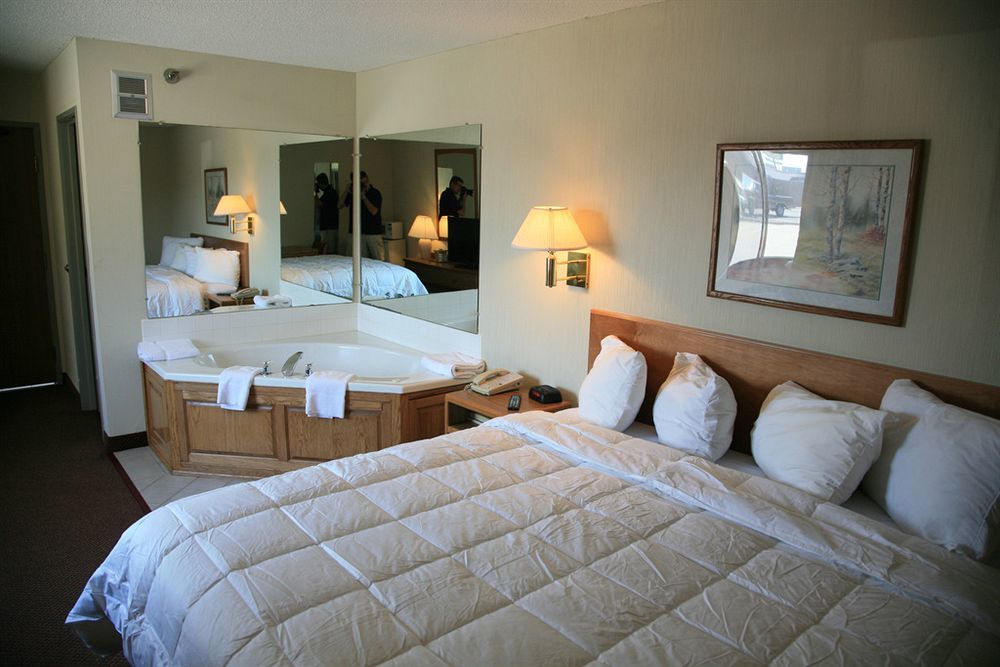 New Victorian Inn & Suites Kearney Exterior photo