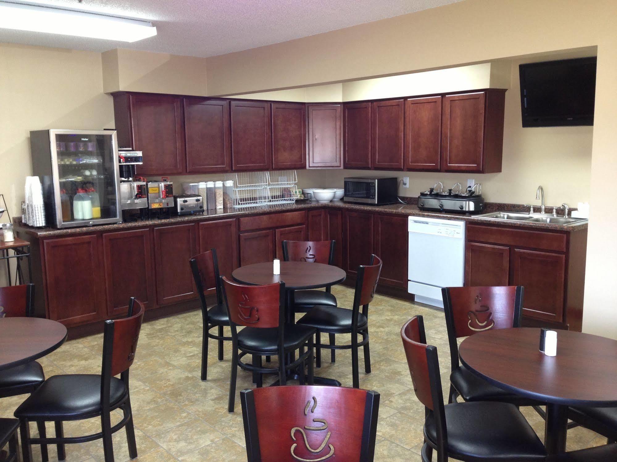 New Victorian Inn & Suites Kearney Exterior photo
