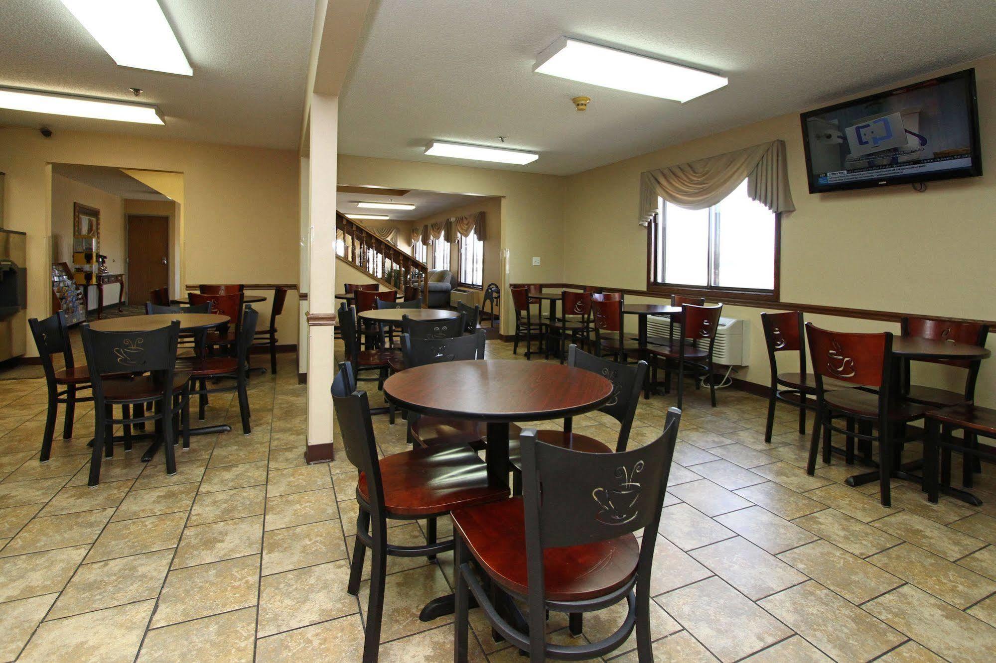New Victorian Inn & Suites Kearney Exterior photo