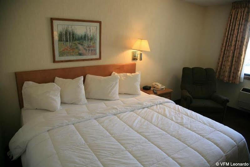 New Victorian Inn & Suites Kearney Exterior photo